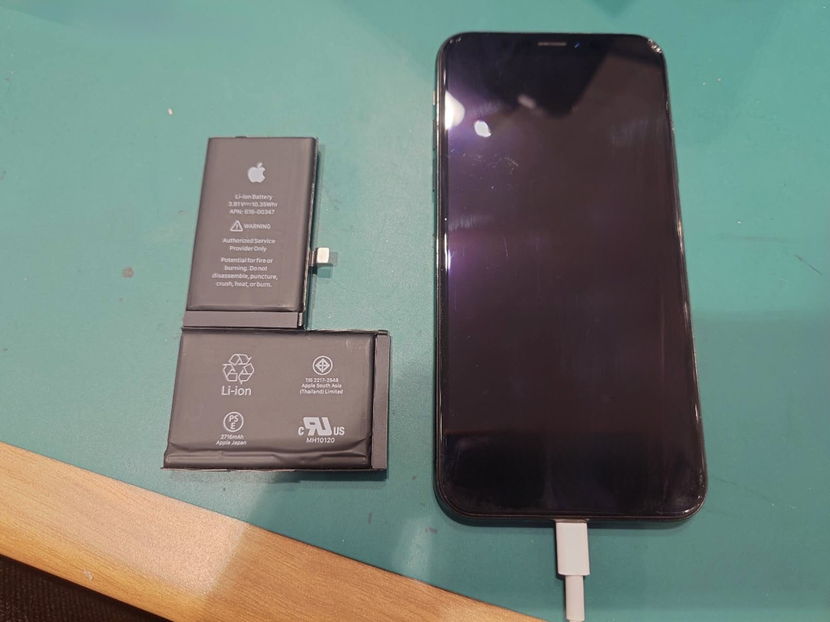 三宮からお越しのお客様よりiPhoneXのバッテリー交換をご依頼いただきました！